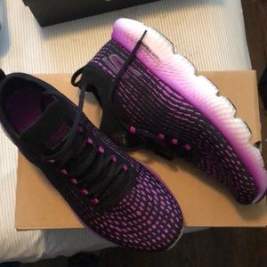 Sketchers GoRun Max Road 4